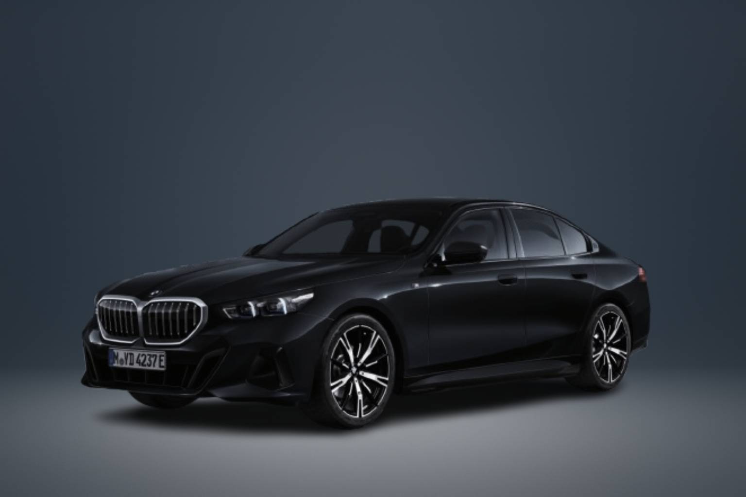 بي إم دبليو الفئة الخامسة - صورة 3